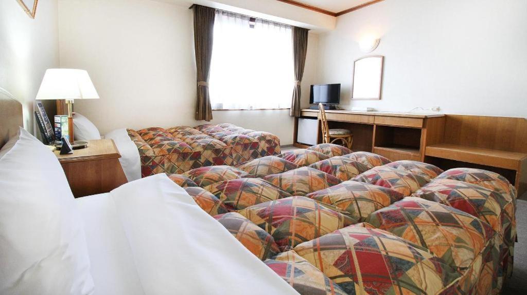 Neyagawa Trend Hotel Осака Экстерьер фото