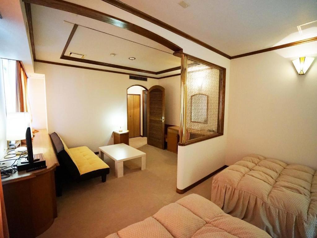 Neyagawa Trend Hotel Осака Экстерьер фото