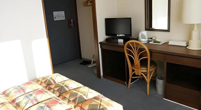 Neyagawa Trend Hotel Осака Экстерьер фото